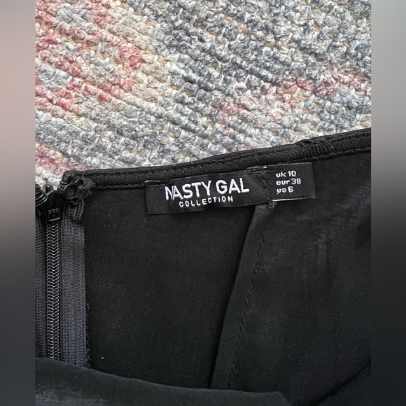 Sweetheart Black Mini Dress with Puff Sleeves - Picture 2 of 3